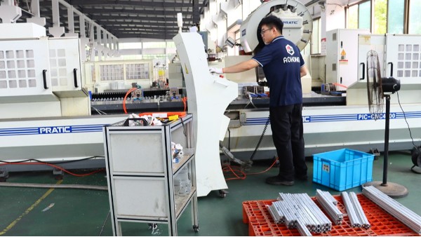 如何解決鋁型材在長期使用中的老化問題？