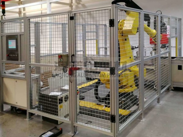 機器人安全門鋁型材:高效防護,助力智能生產安全升級 機器人安全門鋁型材:高效防護,助力智能生產安全升級